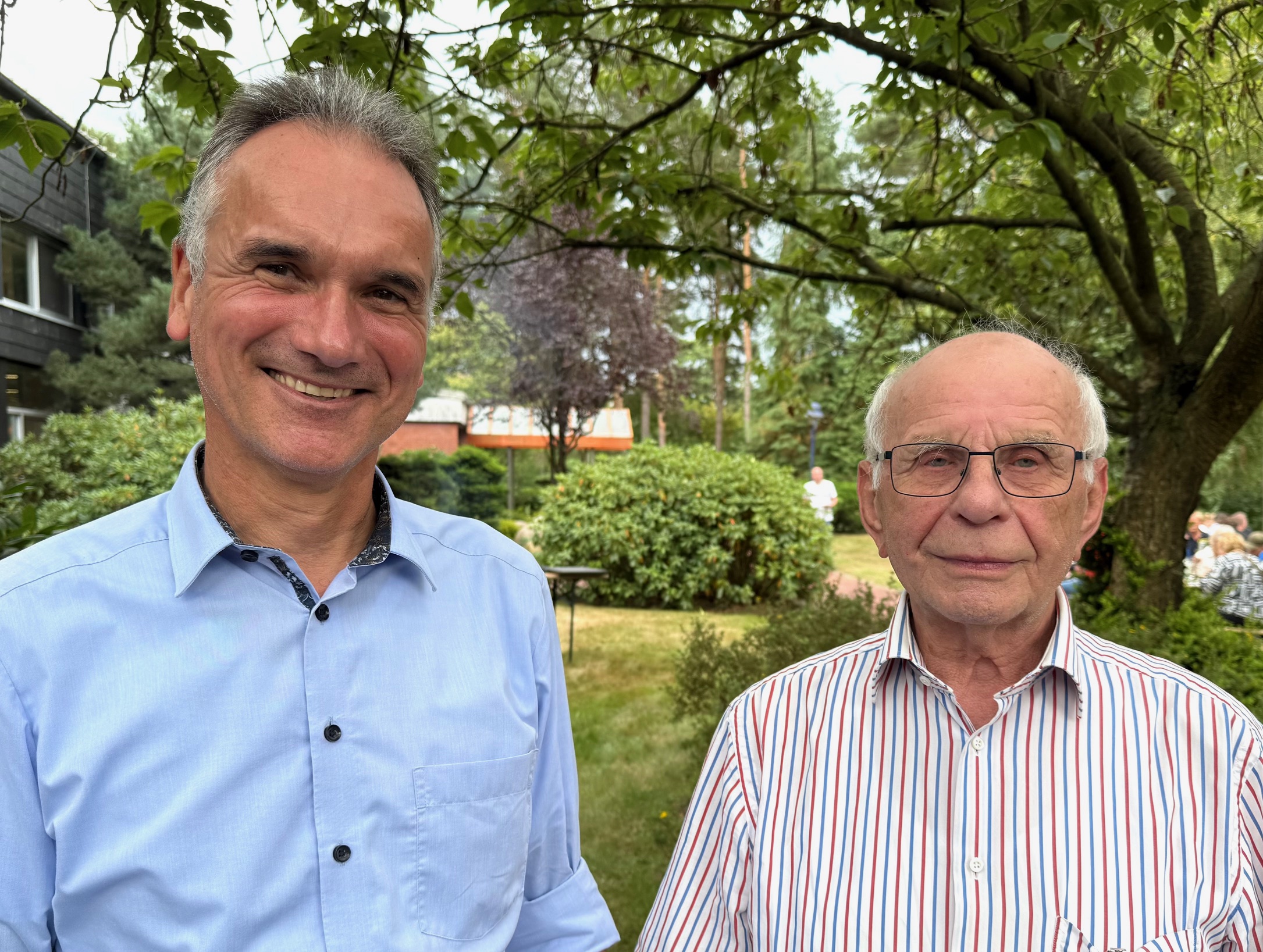 Ein besonders rüstiger Senior hatte das Vergnügen einen Preis bei der Verlosung unseres Fördervereins zu gewinnen.