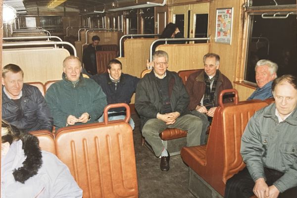 Mannschaft der Hauptwerkstatt der WTD 91 erkundigten zusammen mit Ernie Staubs (Austauschingenier der US Air Force