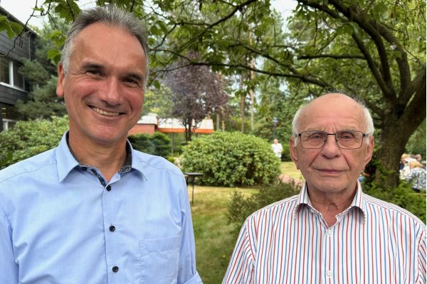 Ein besonders rüstiger Senior hatte das Vergnügen einen Preis bei der Verlosung unseres Fördervereins zu gewinnen.